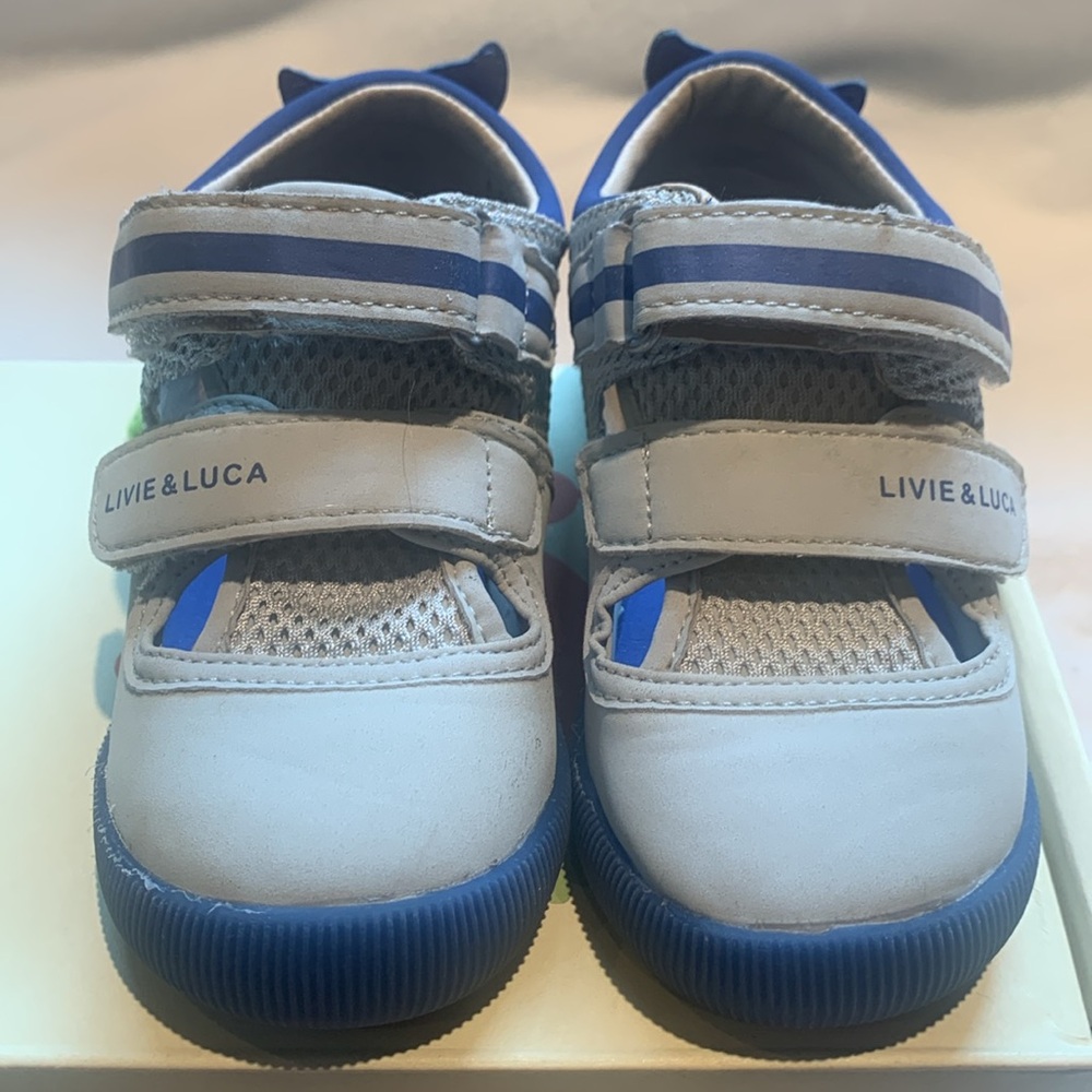 Livid & Luca size 6 Nimble Gray shoe.